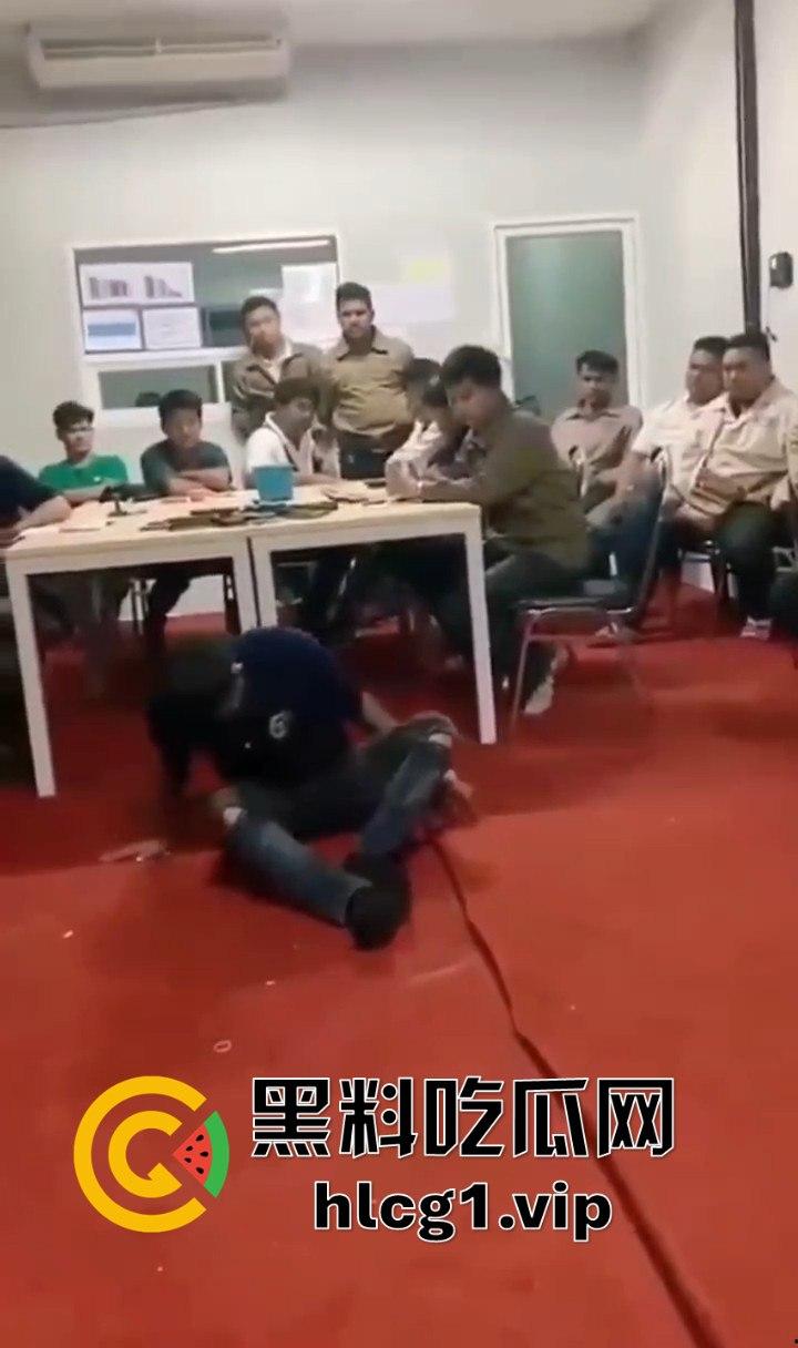 比孤注一掷还惨的缅北骗局！男子被折磨至脑袋几乎踢爆，绝望无助不敢反抗！-1