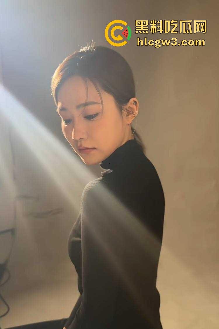 抖音千万粉丝歌手【一支沫z】与北京老头开房视频外泄 跪地舔JB主动开腿挨操 疯狂星期四V我50给你看独家!-10