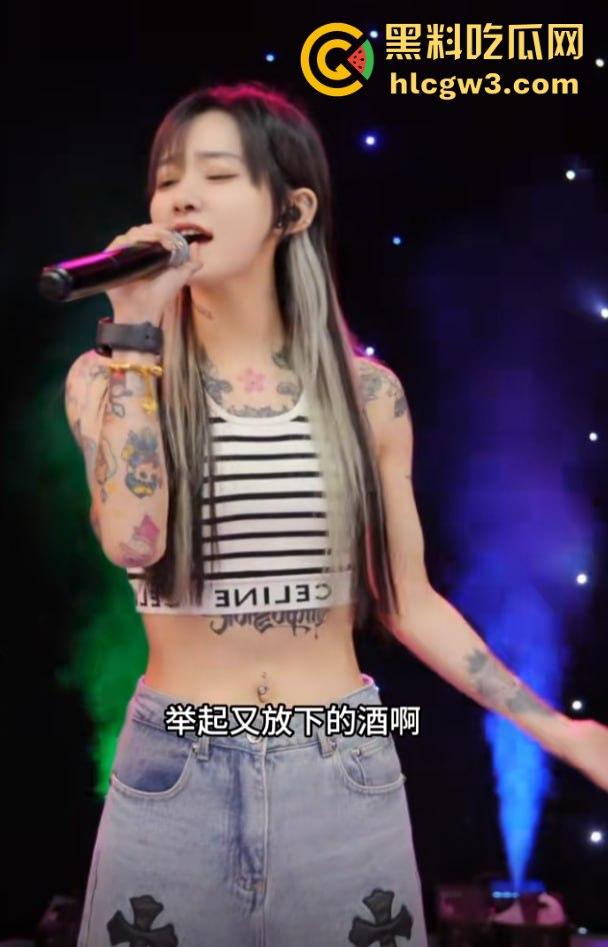 抖音千万粉丝歌手【一支沫z】与北京老头开房视频外泄 跪地舔JB主动开腿挨操 疯狂星期四V我50给你看独家!-12