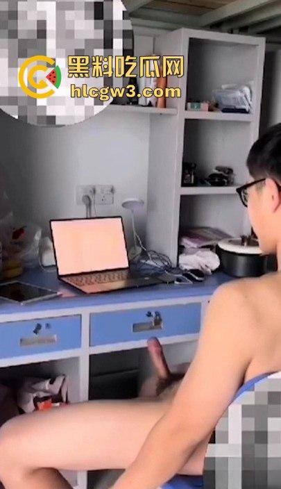 衡阳师范学院体育生 卢飒风 不靠撸只凭意淫就能射出浓浓精液 你这么强女朋友不得爽死啊!-6