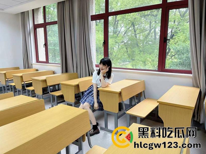 河南清纯嫩妹【陈欣彤】，贫乳反差JK学生妹，肌肤白嫩口活一流，和大叔酒店约炮视频流出！-2