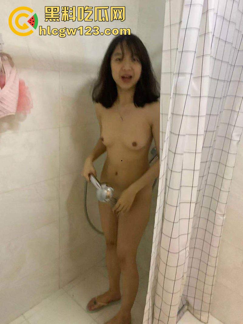 河南清纯嫩妹【陈欣彤】，贫乳反差JK学生妹，肌肤白嫩口活一流，和大叔酒店约炮视频流出！-6