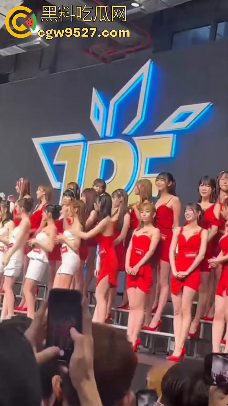 这才是男人天堂啊，台湾成人展盛况，各路老师齐聚一堂，大胆展示性爱姿势，这里面有你喜欢的老师吗？-10