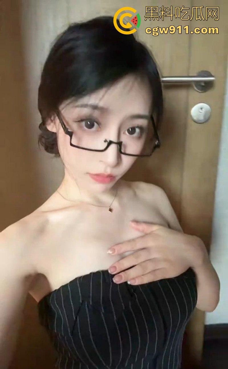 杭州外国语学院【肖璋慧】为取悦金主毫无下限 车震受虐3P无所不能，爽到浑身抽搐高潮不止！-7