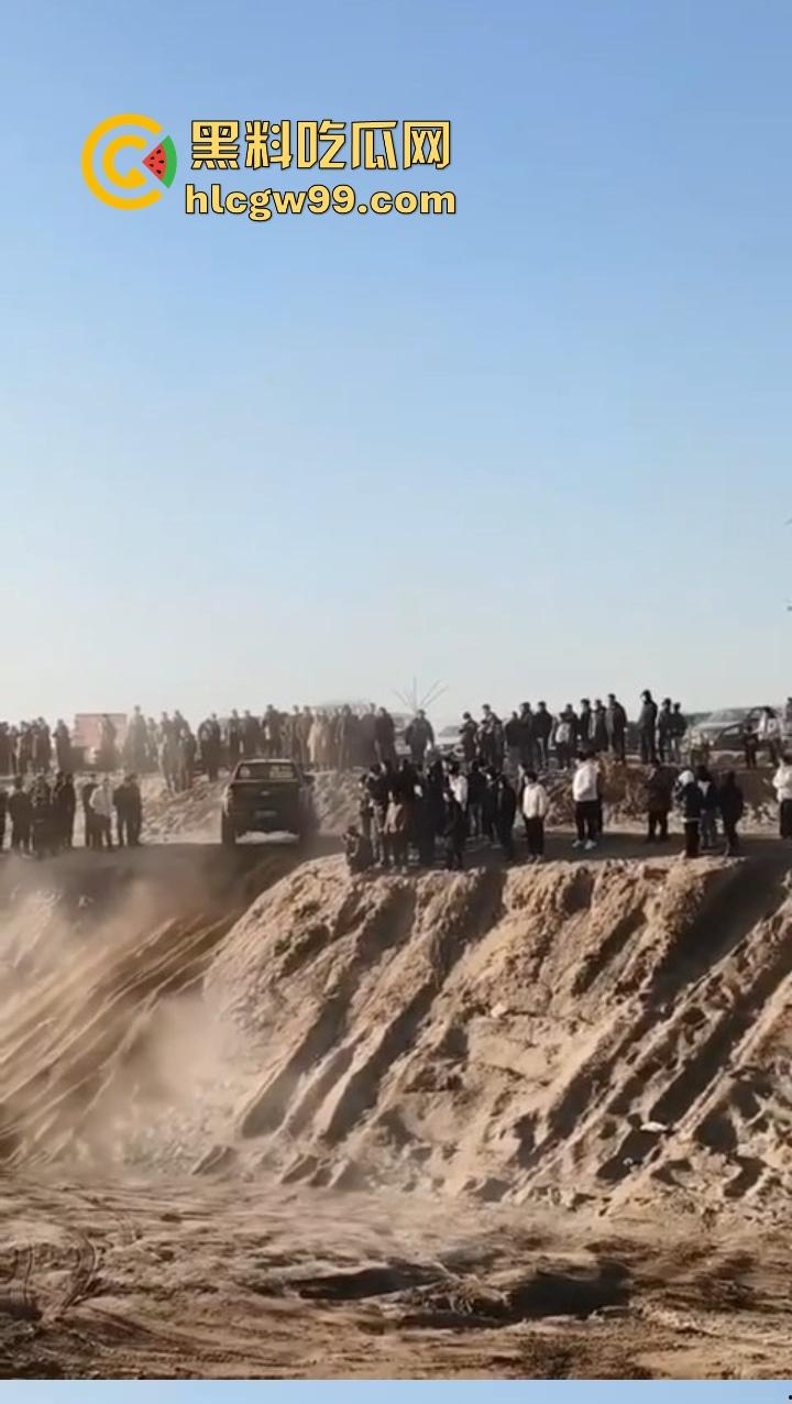 邯郸魏县飙车现场突袭，越野场地赛突遇警察突袭，猛禽油门踩到底，吓得差点侧翻！-6