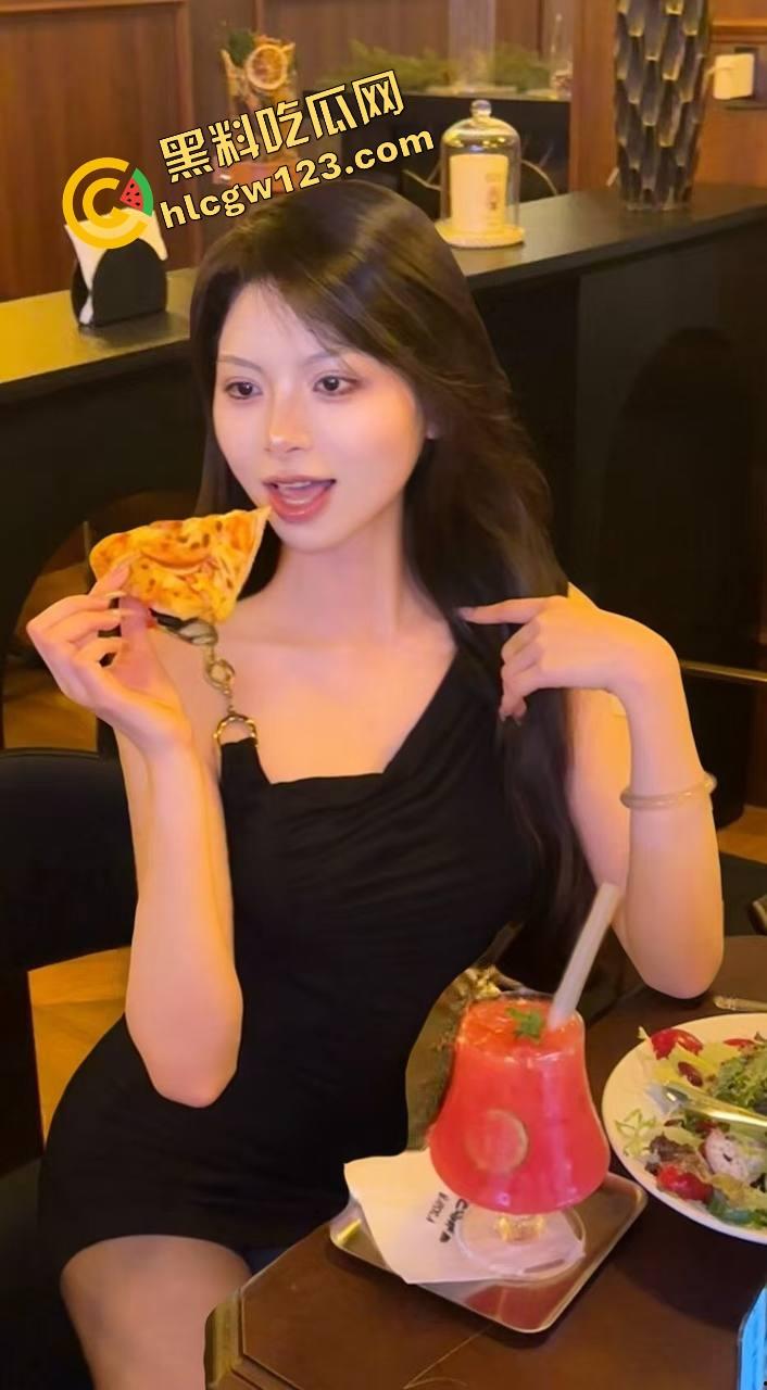 江苏希妙被男友忽悠剃成白虎,干净到连毛孔都没剩,一边突突一边拍,拍完发兄弟群炫耀我女友粉嫩剃光的!-2