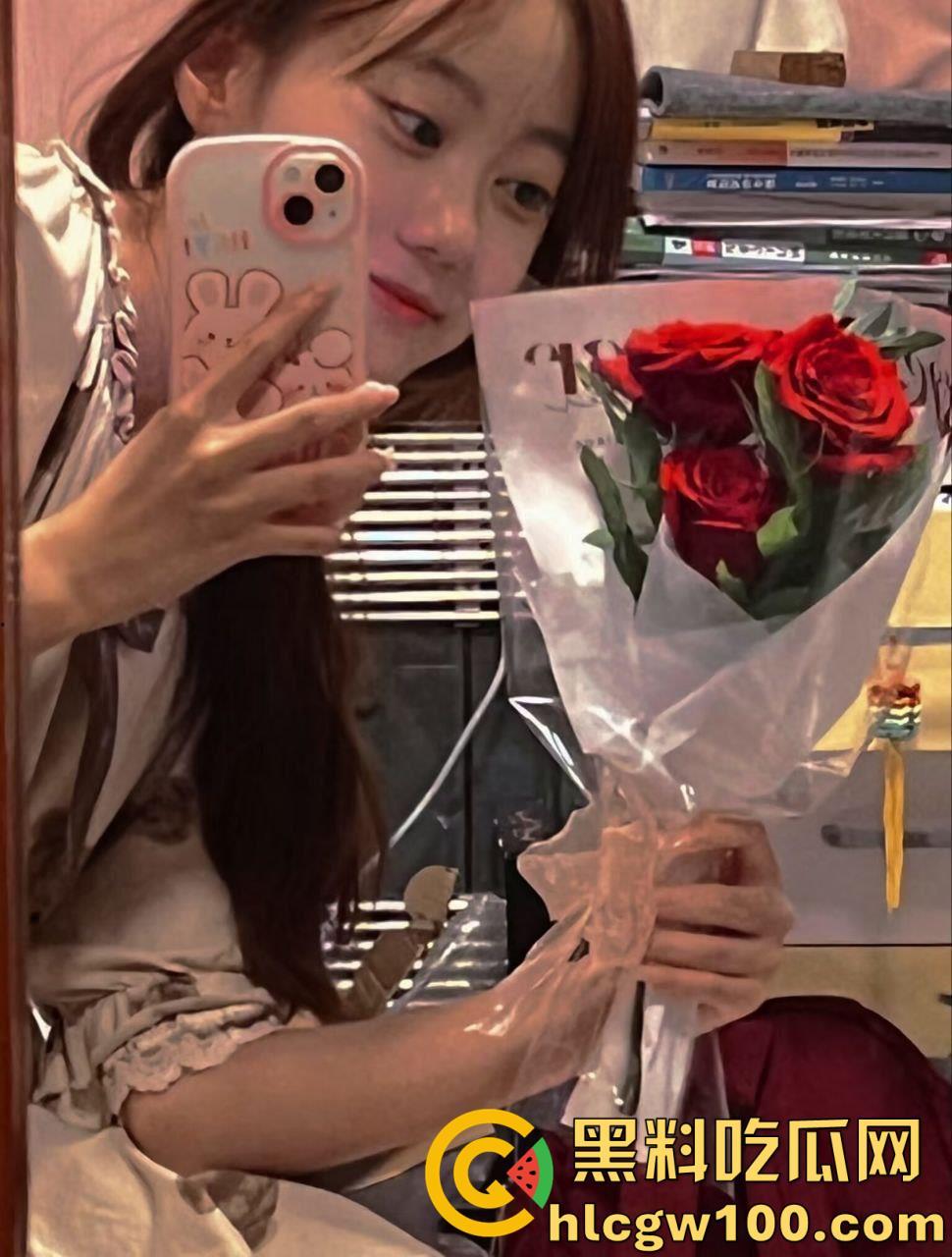 浙江外国语学院贫乳少女【张娜】，清纯外表内心放荡，花式骑乘放肆淫叫尽显放荡本性-4