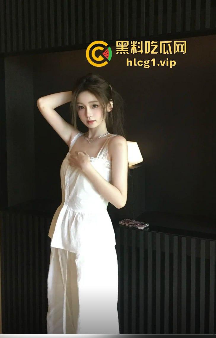 黄一鸣vs王思聪,流量密码再爆发!假瓜满天飞,王思聪直言黄一鸣不配‘思聪严选’!-10