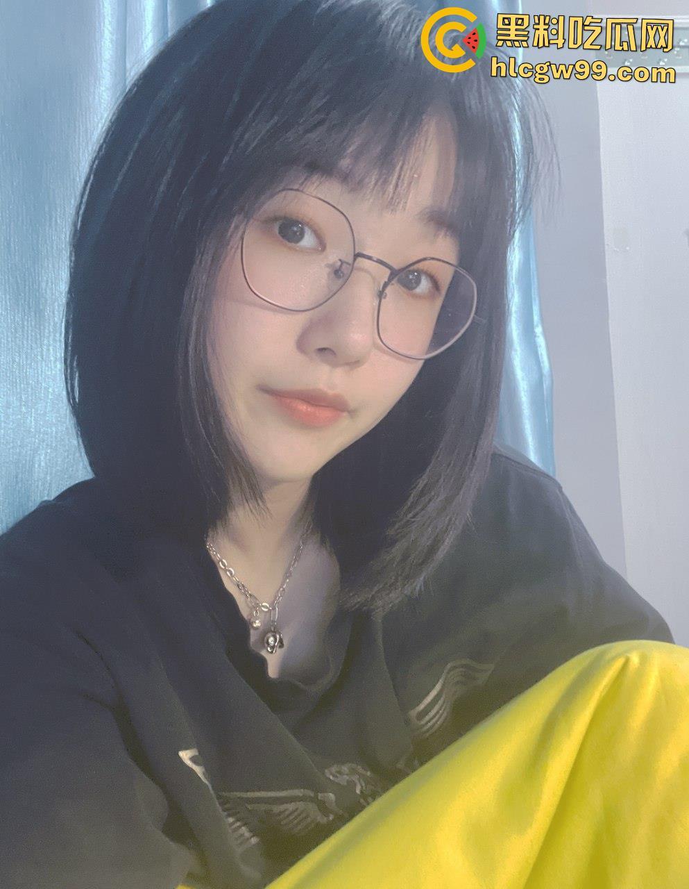 真实大奶反差母狗【林子袆】，变态老哥调教小嫩骚逼自慰淫水直留，表兄妹演绎背德快感-1