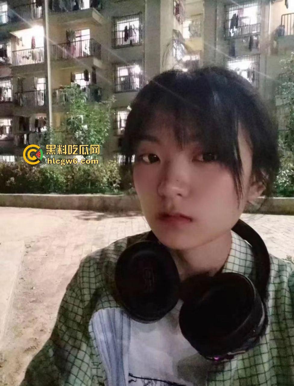 贵州财经大学商务英语大一学生【常雪】私密视频流出！想不到私下是巨乳白虎-2