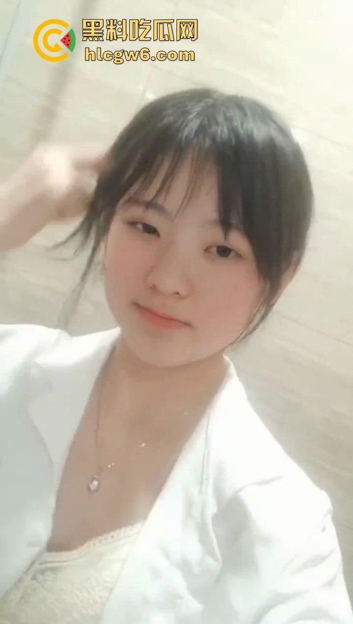 贵州财经大学商务英语大一学生【常雪】私密视频流出！想不到私下是巨乳白虎-5