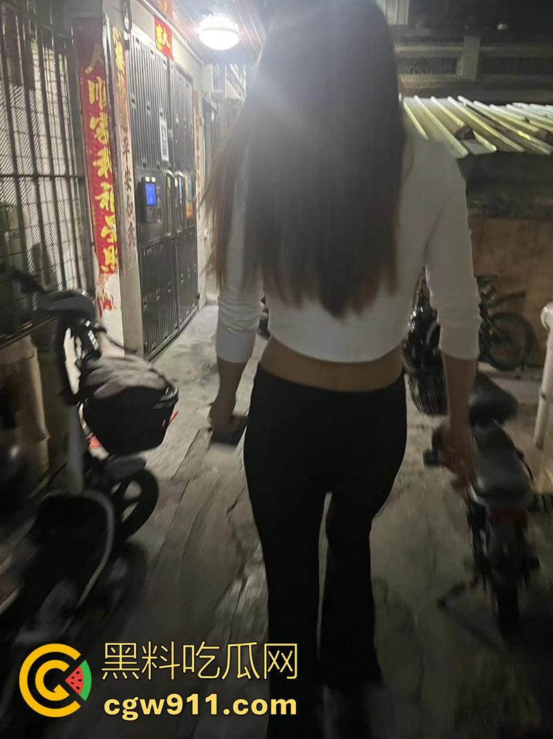 城中村奇观快餐排队，性感长腿骚鸡小嫩妹，被多名壮汉暴力冲击，被操到两腿瘫软，无奈叫来120！-5