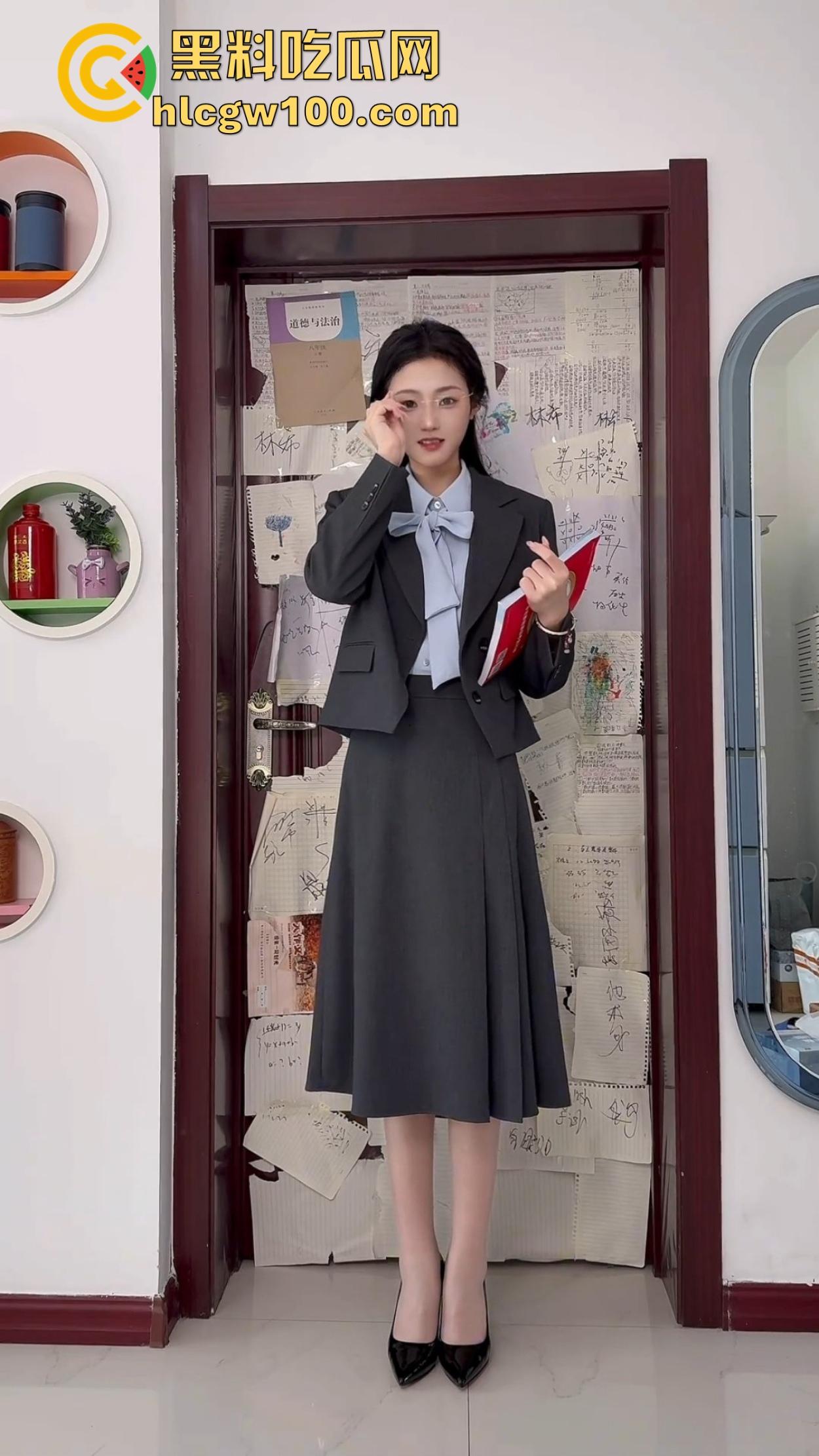 体制内四眼小仙女or夜店骚到极致包臂裙浪货，一本正经vs放飞自我，哪个才是你心中的绝对感觉？-2