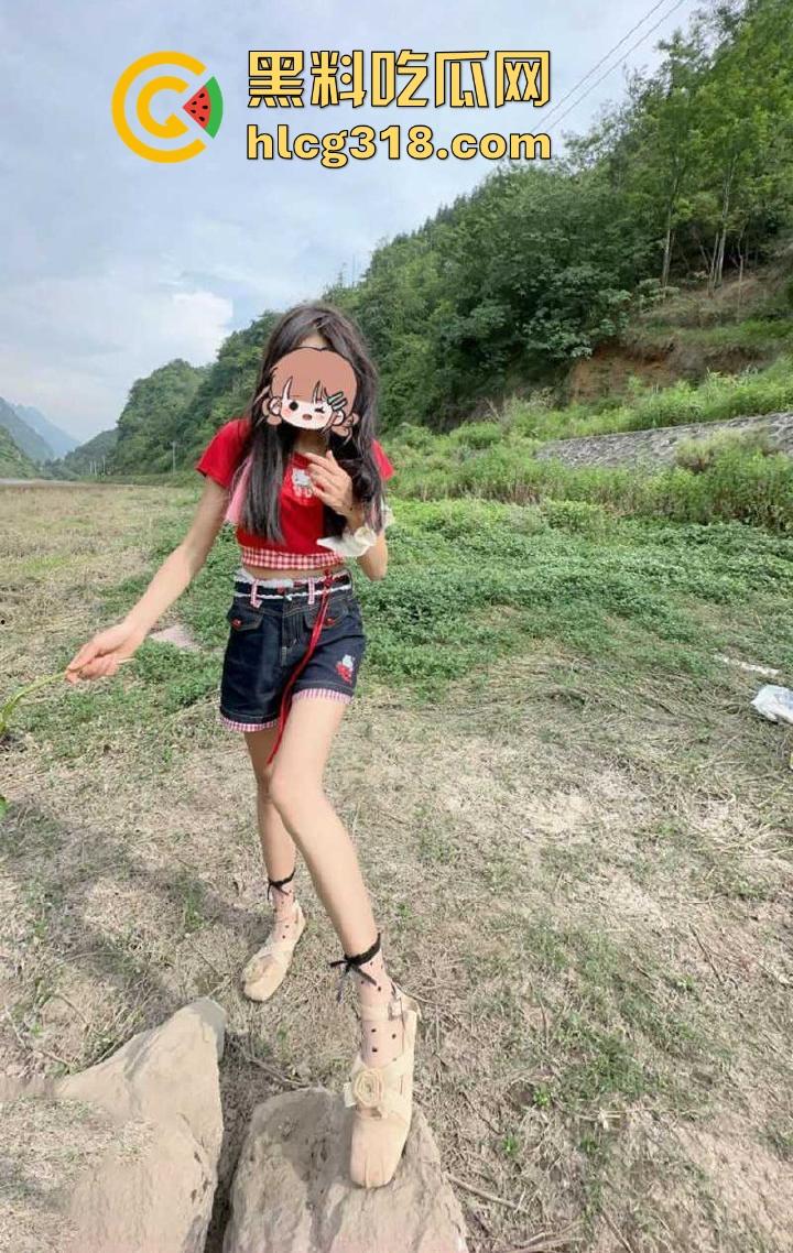 海角乱伦，跟女儿去户外露营，在帐篷里扣着女儿的骚逼 扇着女儿的翘臀打桩内射她！-1