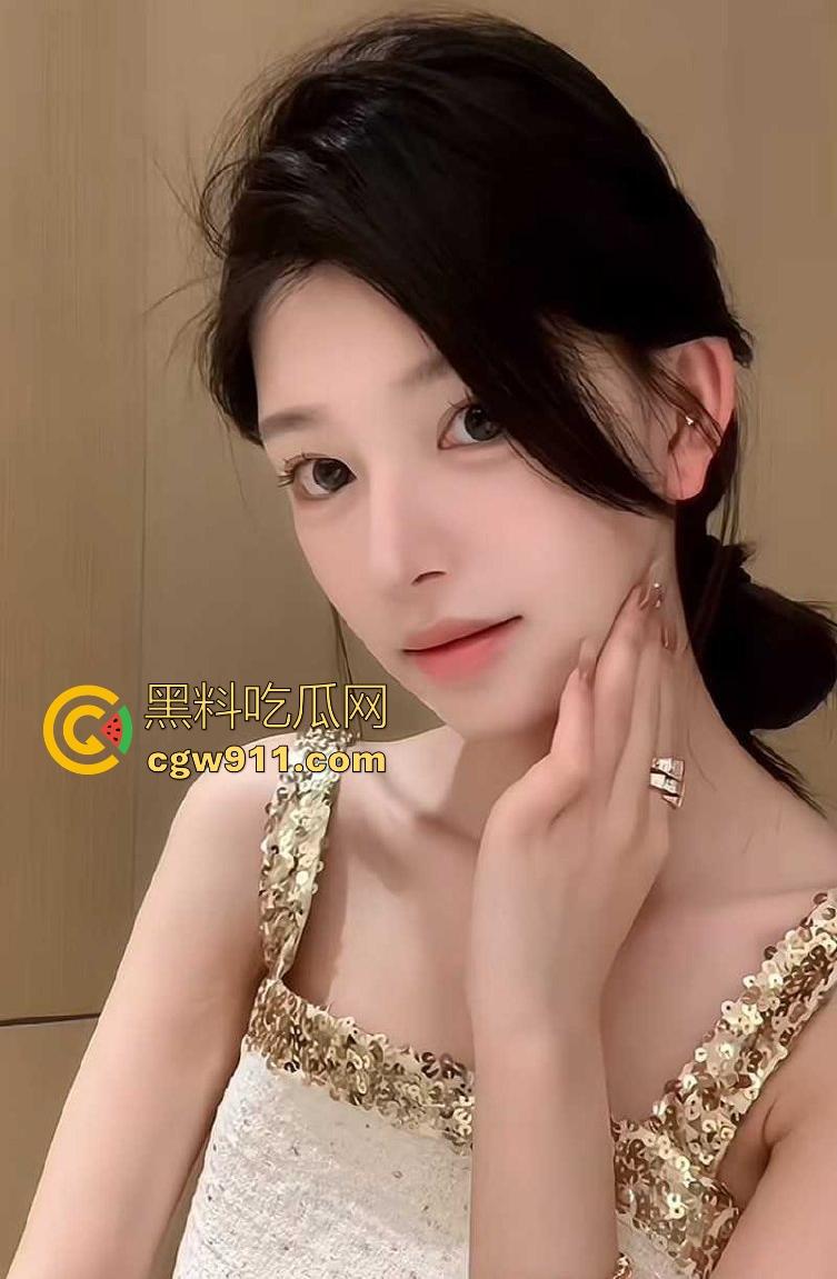 抖音御姐网红【ally】38岁饥渴少妇，收下爱豆韩奎真礼物，不惜为爱冲锋跨国送逼，真是爱情冲昏了头脑！-7