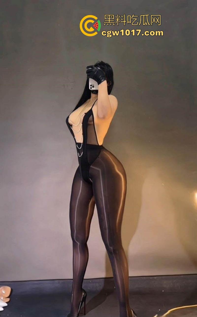 快手巨乳御姐【三撕后刑】表面丝袜美腿舞姿撩人，谁知私下是巨乳肥臀反差婊！丝袜撕裂肥臀狂摇，双人啪啪内射 。-3