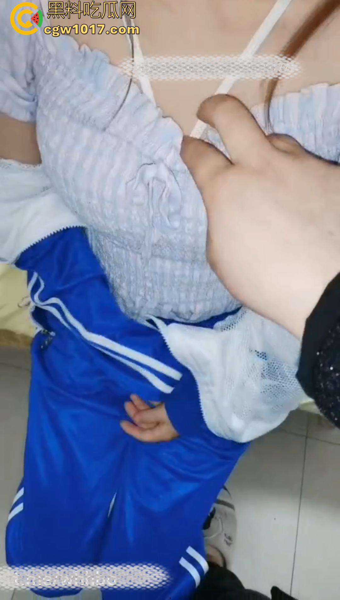 黄色主播花天价真实破处！高中巨乳妹子被开苞，插进去血流整个鸡巴上都是 妹子嗷嗷喊疼！-2