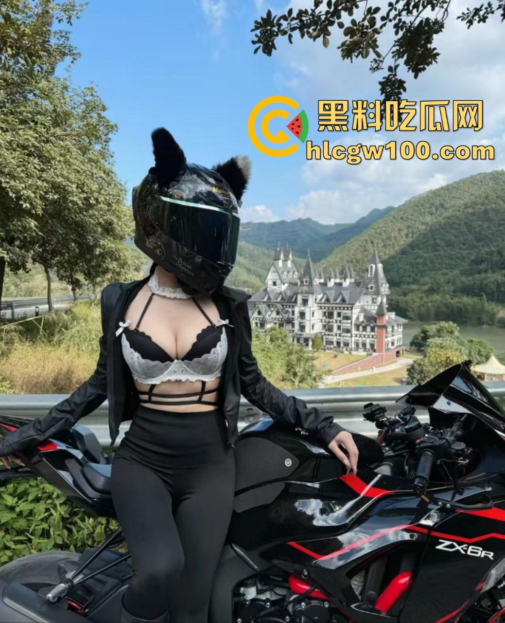 摩托圈真香定律只爱女骑不爱男 女骑才是摩托圈的门面 丝袜造型冷天也不怂 风里拍片还玩验胸！-11