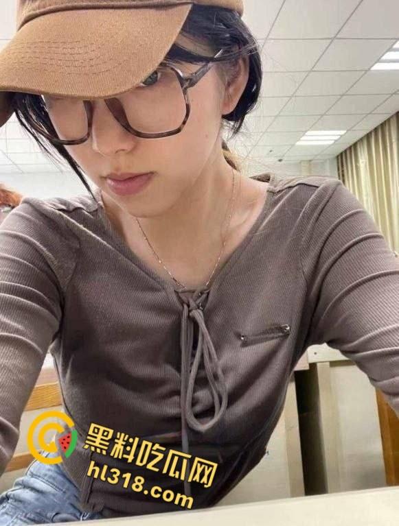 健身小伙约炮极品校花，高质量嫩妹大片，白皙美乳护士装，厌世脸露脸足交，各种姿势爆操骚逼  !-1