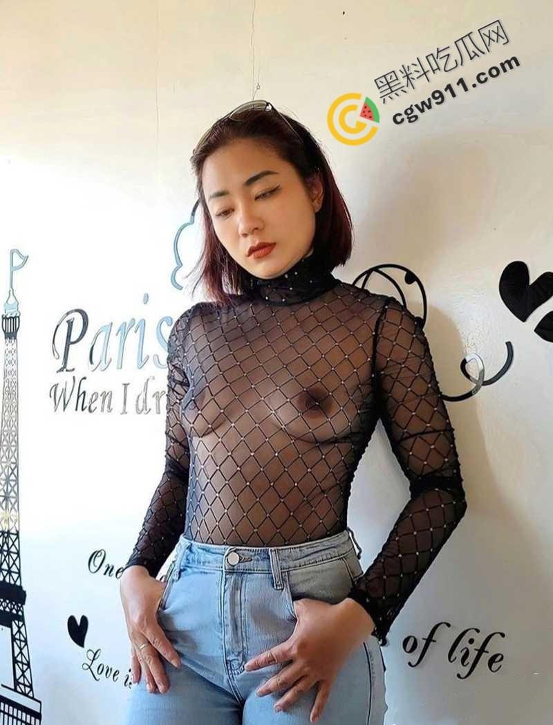 湖南人妻【黄小桃】的大胆暴露挑逗！真空逛街，夹着肛塞大胆露穴，寻求刺激后被爆操-6