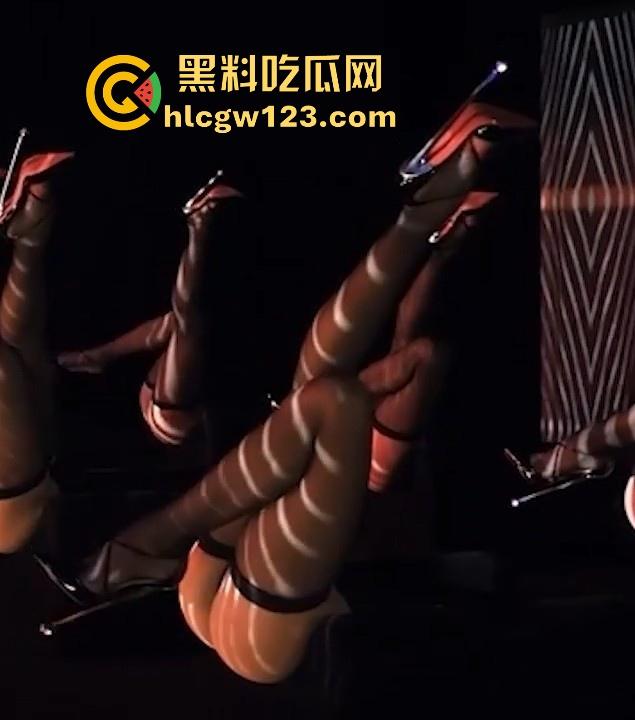 巴黎疯马秀 轰动欧洲！限制级演出全记录曝光！超强阵容 各国辣妹灯光音乐伴奏 艳舞表演！-1