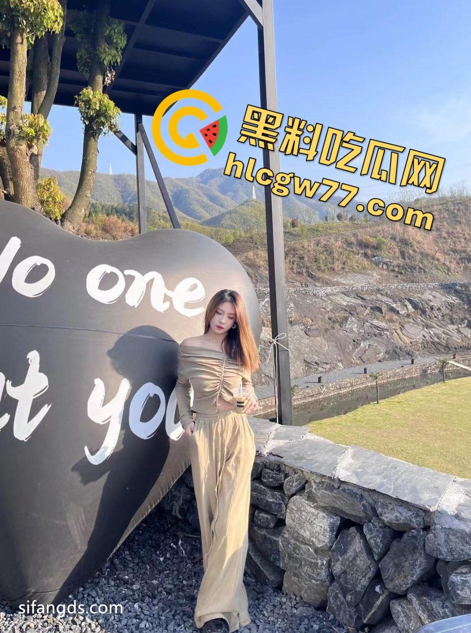 酒店情侣重口翻车！女友变身“屎霸”喂男友大便，淫水滴答恶心炸裂-1