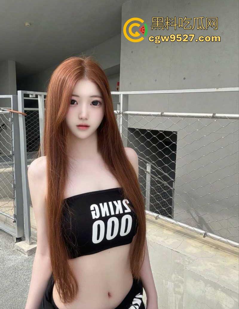 上海工商学院【刘亚雯】被金主爆操视频流出！情趣女仆装开档丝袜，后入狂野花式做爱，反差的极致魅惑！-4