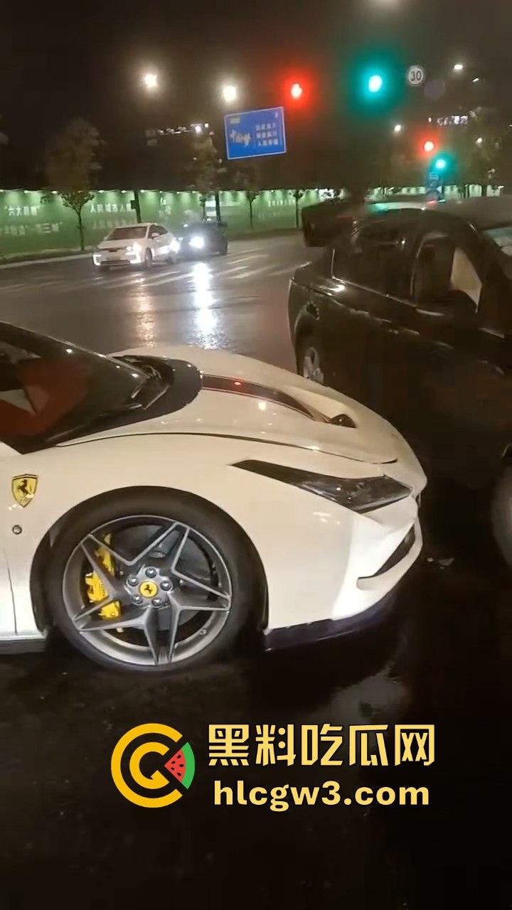 天价修车费从天而降 浙江嘉兴斯柯达撞上百万法拉利 车主当场懵逼 家里的媳妇坐不住了“难道要把我赔进去？”-2