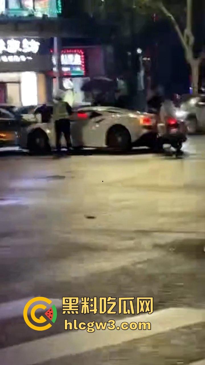 天价修车费从天而降 浙江嘉兴斯柯达撞上百万法拉利 车主当场懵逼 家里的媳妇坐不住了“难道要把我赔进去？”-8