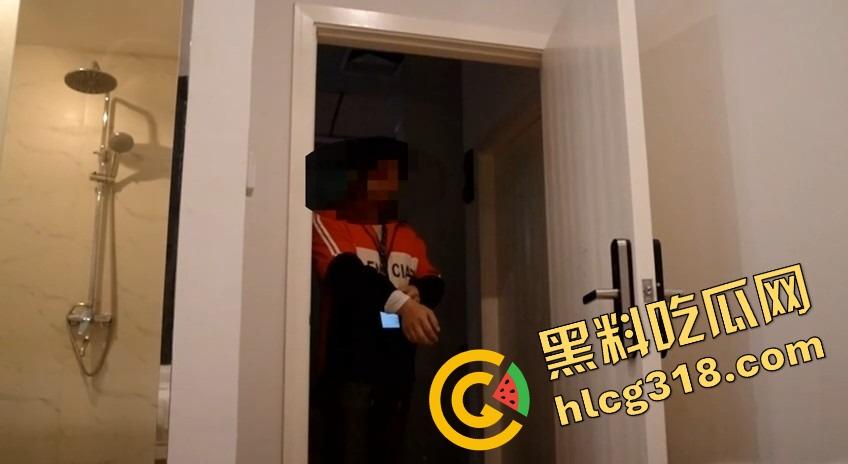 开房花活多全裸取闪送，骚女掀被露奶玩心跳，快递小哥见码如见鬼，头都不敢抬一脸写着社会险恶！-7