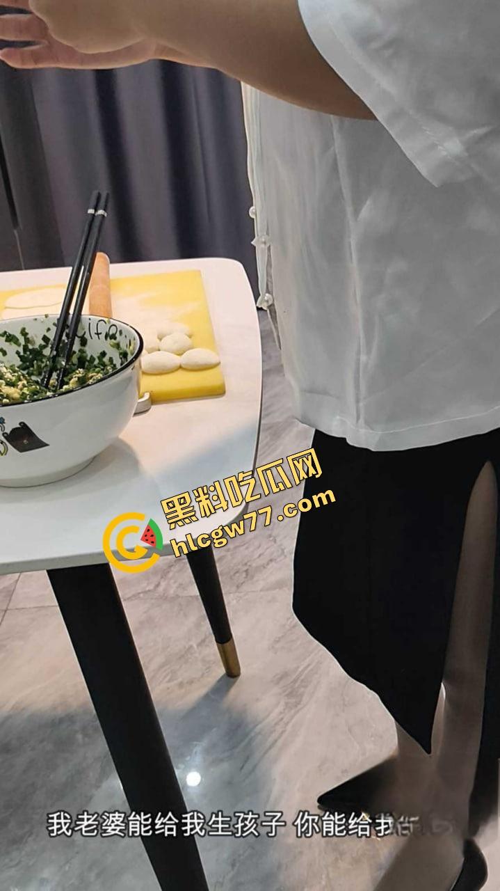 单亲妈妈微博性感腰包饺子勾魂，紧身裙裹臀被后入爆操嫩逼菊花双开，浪名求深射满骚洞！-8