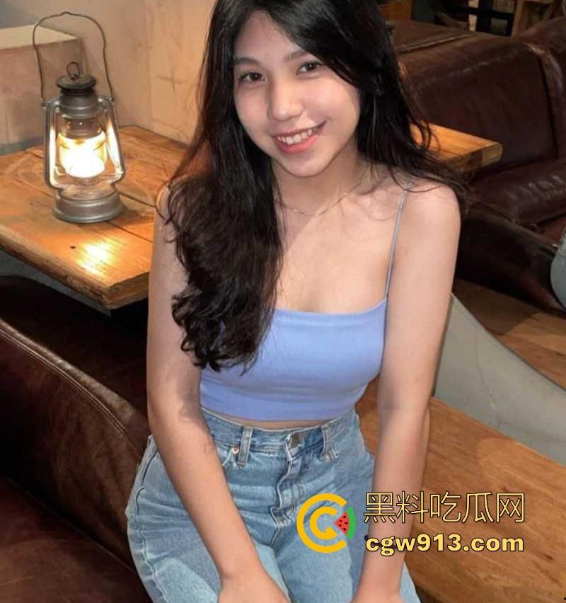 香港医学大学【李咏媚】校外兼职车模被金主相中，重金拿下调教，后入暴操肥臀细腰，道具开发肛穴！-3