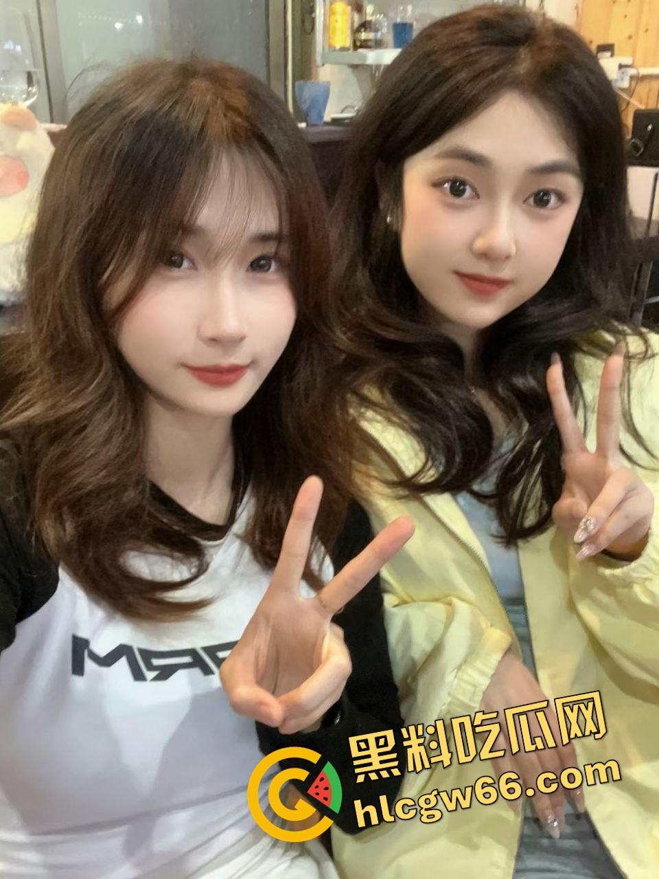 南通小姐姐爆闺蜜成都经济学院『李梦』勾引自己男友，嘴上说姐妹情深，私下跪地含男友鸡巴爽到叫出声！-4