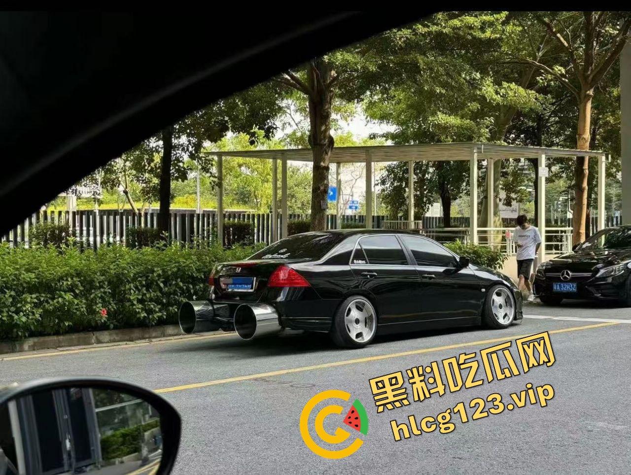 广东抖音网红改装车离谱！排气孔大到能塞下一个人，玩得也太过分了吧！-1