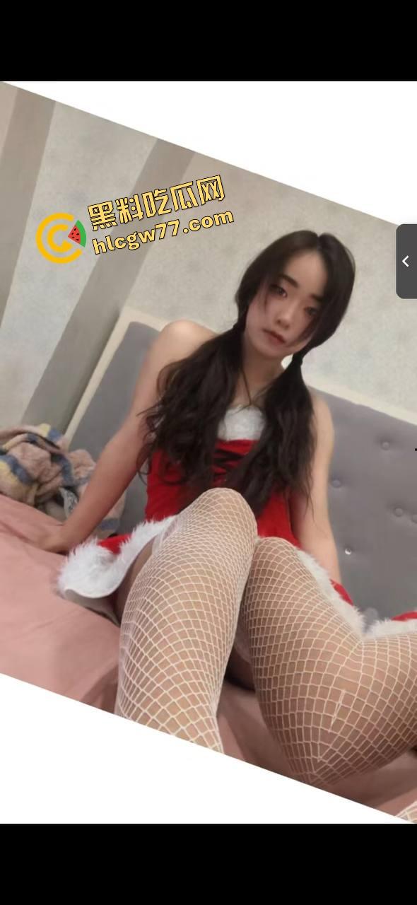 舔疯了 沉浸式舔逼 老哥饿疯了抱着嫩穴狂舔猛吸 舔得比狗还虔诚 嘴都快埋进逼里了!-2