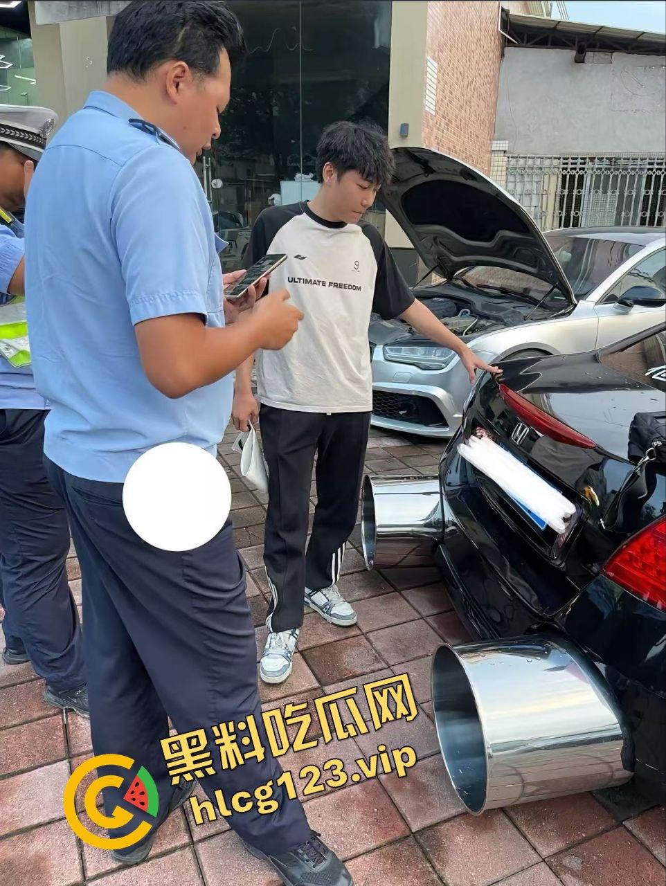 广东抖音网红改装车离谱！排气孔大到能塞下一个人，玩得也太过分了吧！-7