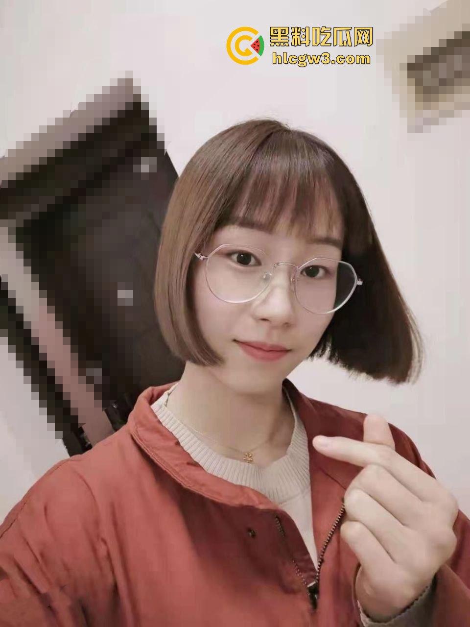 白领【肖依婷】上班请假去酒店偷情！为了被日一下竟不惜请假，职场精英竟私下如此饥渴 独家曝光！-1