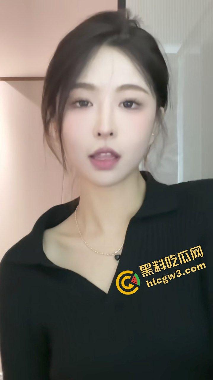 抖音风骚韵味美妆网红反差骚鸡『老王小卖部』口爆塞满窒息！甜美女神秒变飞机杯！独家曝光！-3