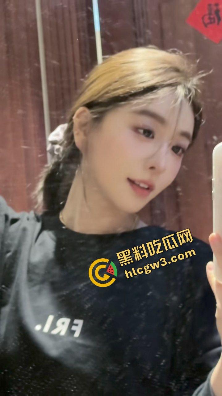 抖音风骚韵味美妆网红反差骚鸡『老王小卖部』口爆塞满窒息！甜美女神秒变飞机杯！独家曝光！-5