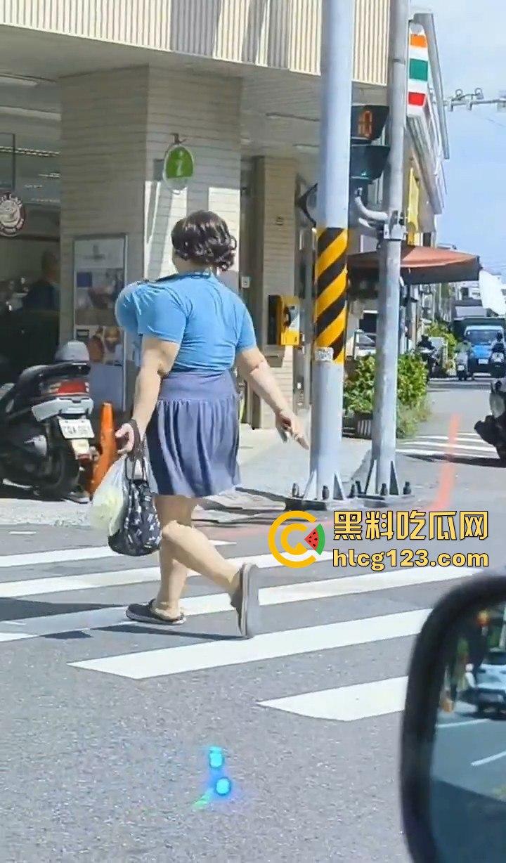 台湾坦克之王出动！胸大如篮球甩起来能砸晕人，瓜友有知道这是什么码的吗？-6