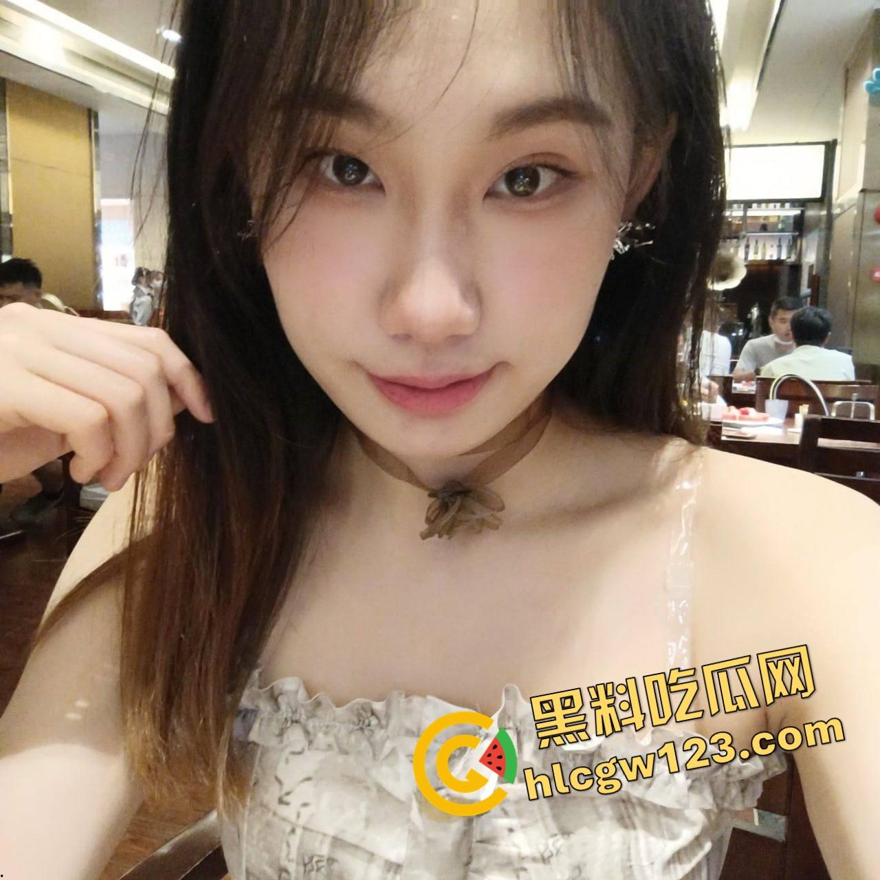 身上写我是主人的狗，她还说不要彩礼，舔得这么贱，带根狗链直接牵走，是脑袋进水还是逼被驯化了？-1