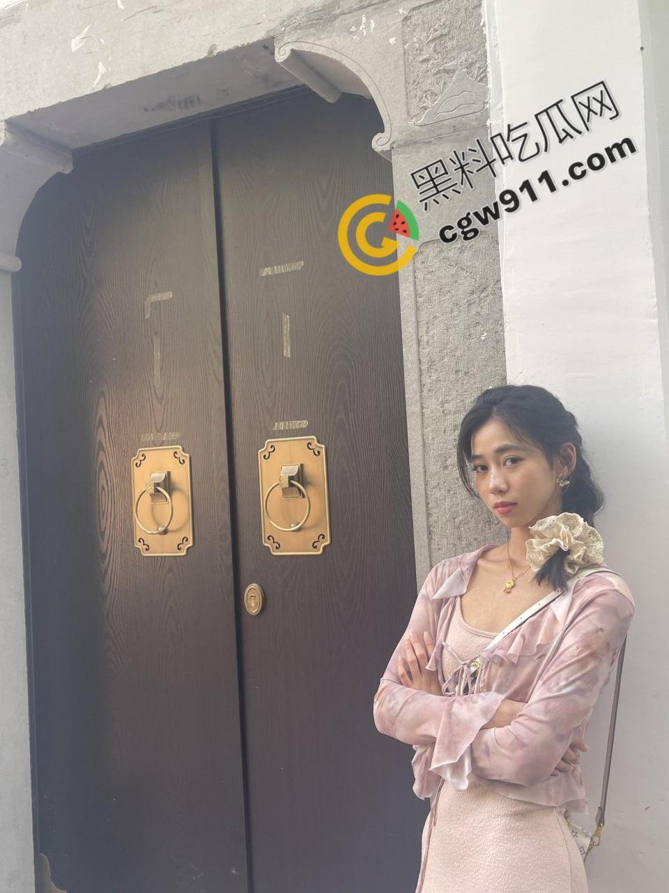 上海戏剧学院03级体育生【黄阡阡】被金主包养,美乳丰硕,嫩穴湿滑,一字马,全裸倒立,性感姿势巅峰刺激!-11