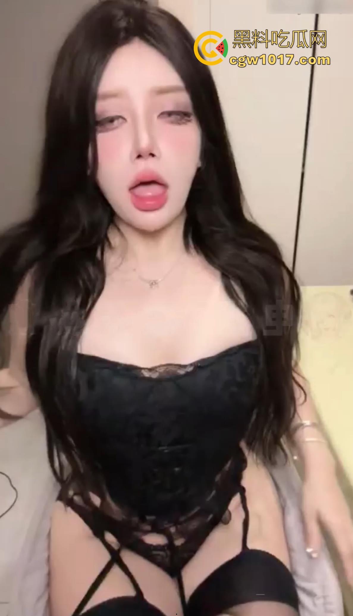 抖音高颜值魅魔【喵酱崽】大尺度私拍曝光，阿黑颜盯射眼神勾魂拉丝，玉乳娇艳欲滴自慰，充满了对精液的渴望！-2