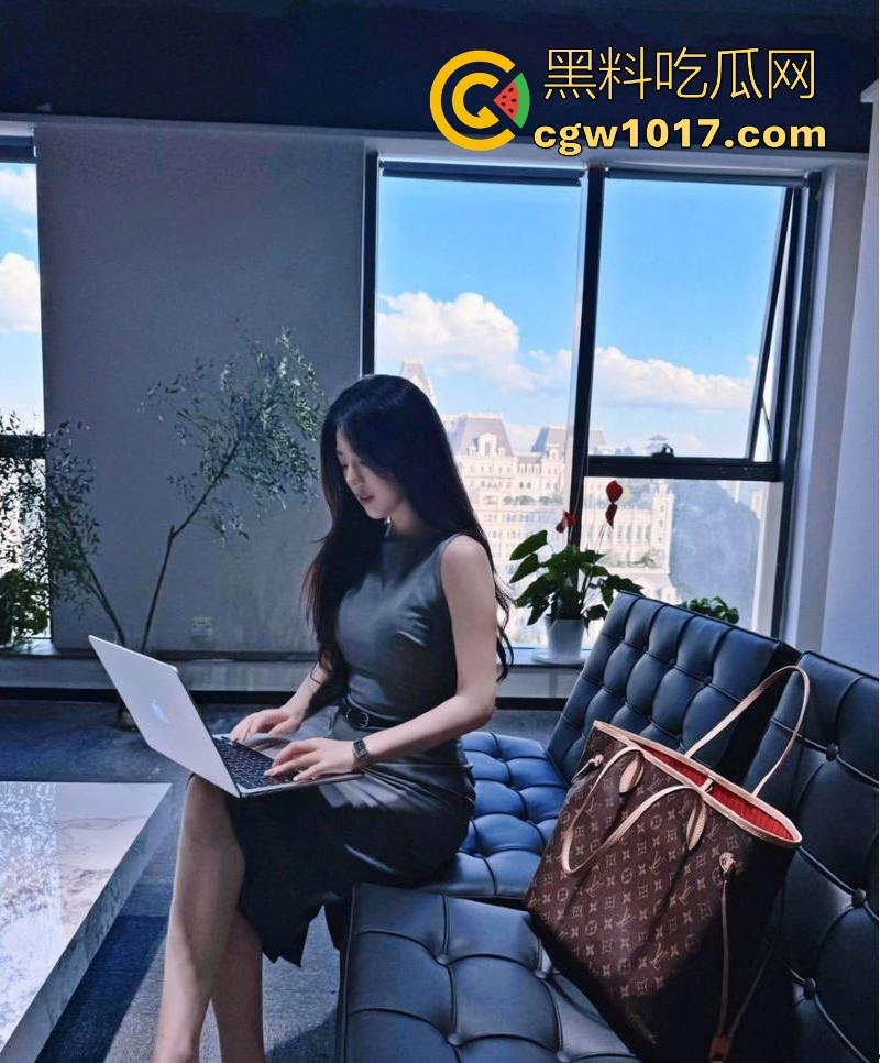 山东精英女律师【林彩虹】不雅视频流出，西装女御姐法院的铁娘子，无论你平时再猛，在大鸡巴面前还是乖乖被降伏！-4