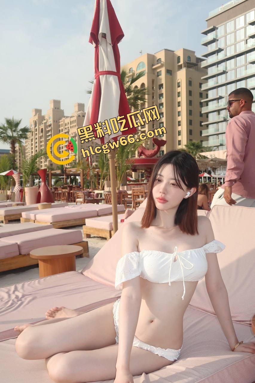 KTV艳遇升级为连环爆操，富哥点了个公主开口惊艳，半首歌还没唱完就自己跪下吃鸡！-4