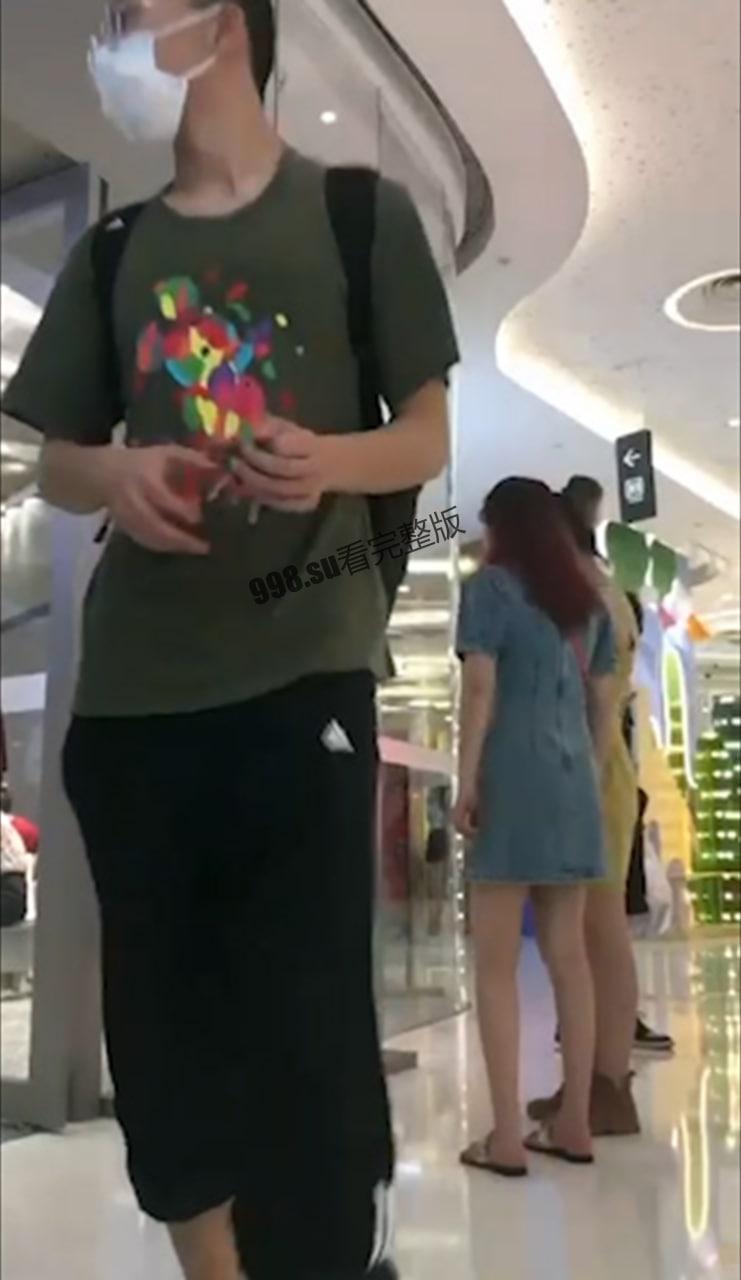 街拍 大师超市极限抄底漂亮妹妹 技高人胆大-3