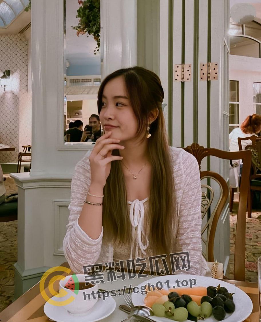 南京雨花台清纯少妇 长相神似【倪妮】 人美逼嫩口活好 谁能拒绝一个满眼都是你的肉便器呢-3