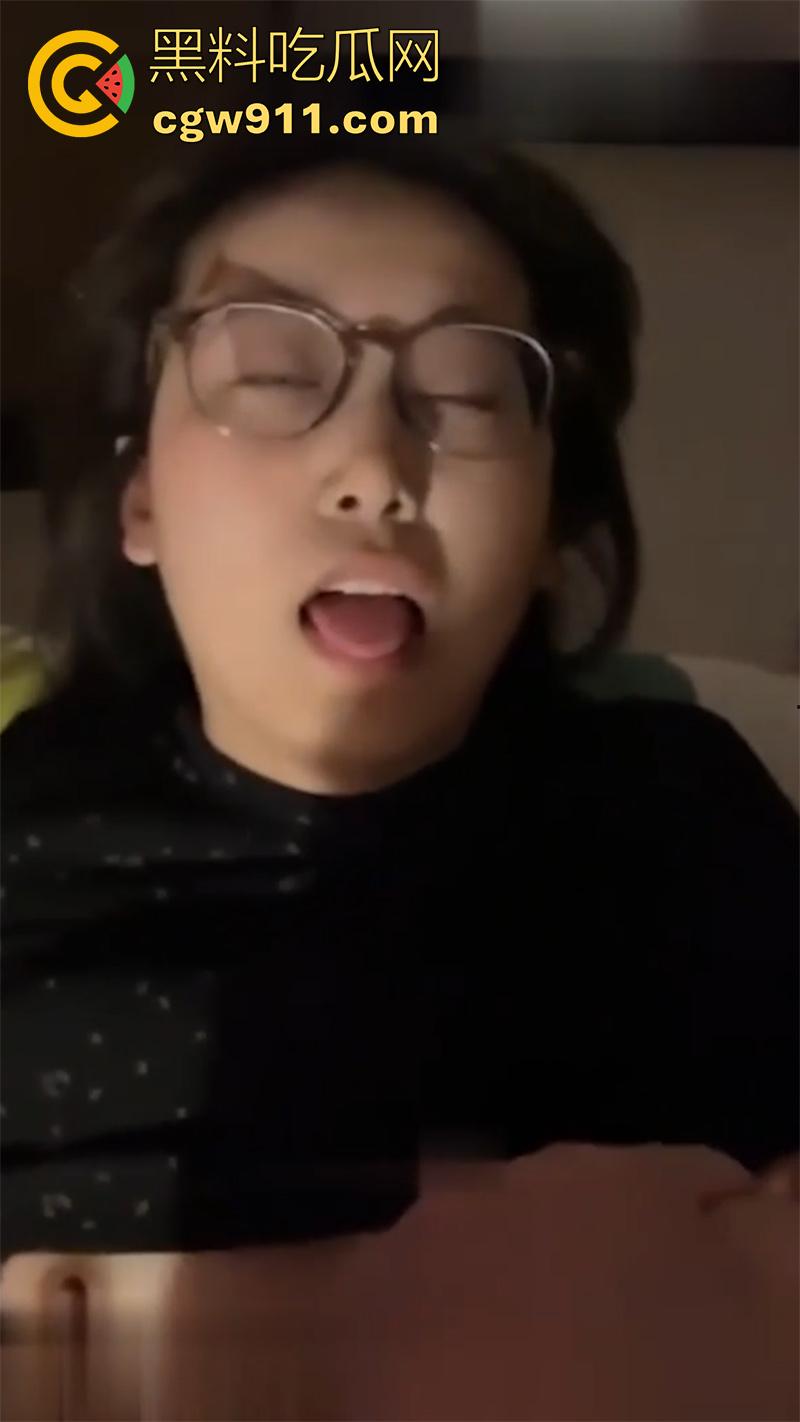 沈阳理工大学【刘欣】清纯学生妹，被富二代包养调教，私密自拍泄露，绝美脸蛋配魔鬼身材，让人欲罢不能！-5