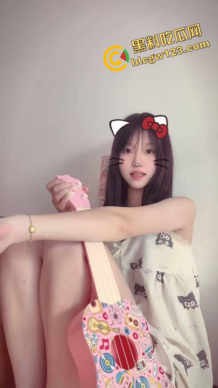 青岛大学研究生【程明琪】塌房 清纯学霸身材堪比模特，却被渣男曝光床照，粉嫩身躯全网疯传！-5