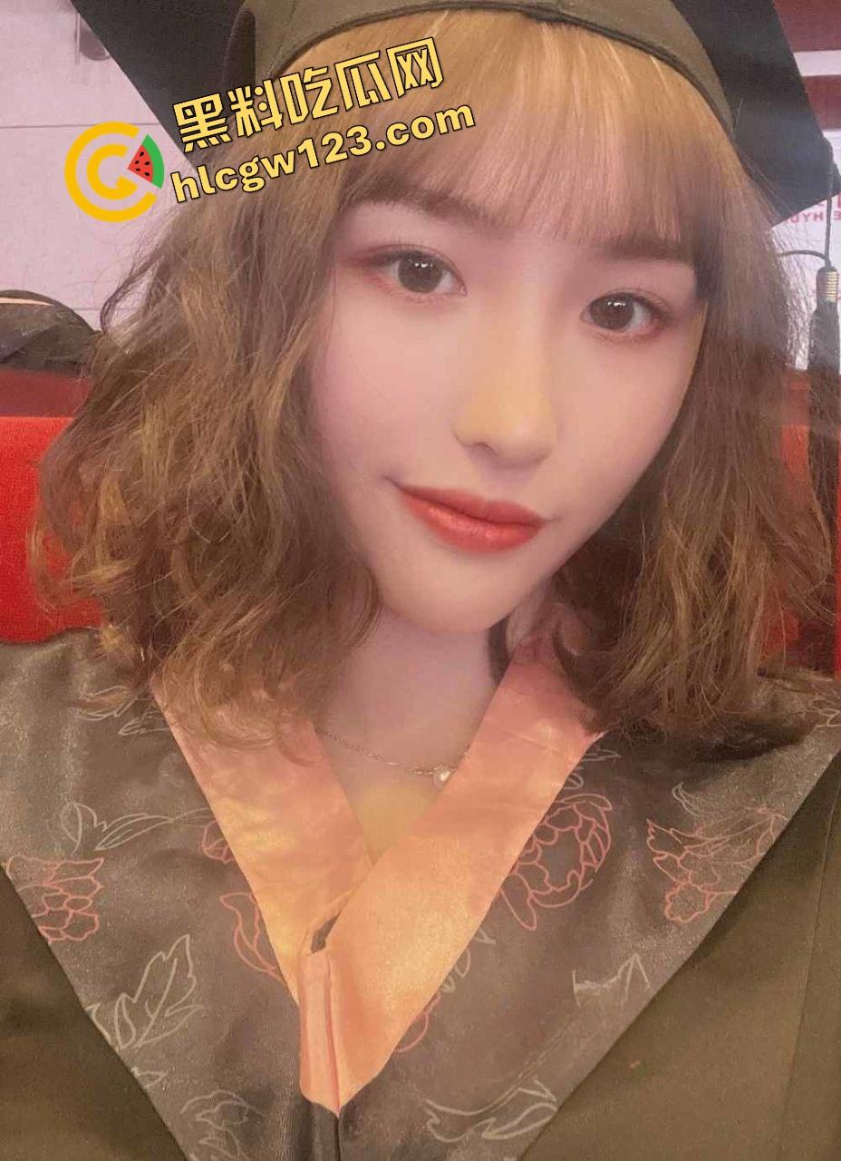 青岛大学研究生【程明琪】塌房 清纯学霸身材堪比模特，却被渣男曝光床照，粉嫩身躯全网疯传！-6